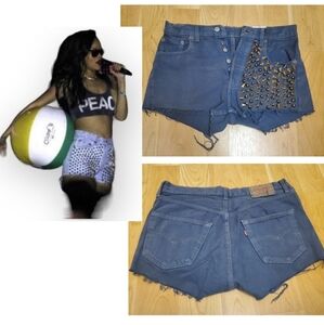 RP 4 LF ➤ Rihanna‘s Ragged Priest ➤ Levi's® Red Tab Cut Off Studs Shorts ➤ Navy